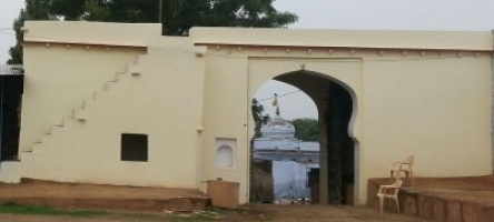 Bada Khera inside gate