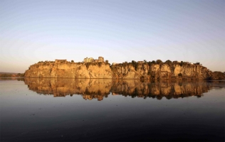 Bhainsrorgarh Fort over Chambal River (Bhainsrorgarh)