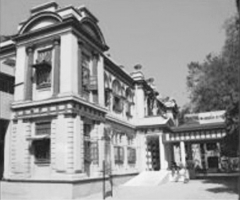 Rajpipla Civil Hospital built during the reign of Maharaja Shri Sir Vijaysinhji, and inaugurated by Maharaja Sir Sayajirao Gaekwad of Baroda in 1917 (Rajpipla)