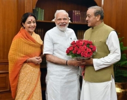 Raja Sanjay Singh and his wife Rani Ameeta Singh with Narendra Modi, Prime Minister of India (Amethi)