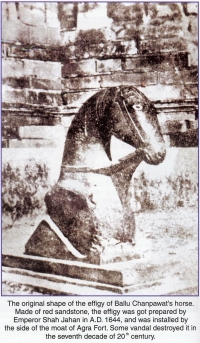 Effigy of Ballu Chanpawat's horse outside Agra Fort