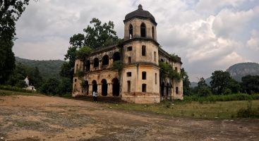 Kailash Palace built by Raja Divyashankar Sudhal Dev, situated at Deogarh.