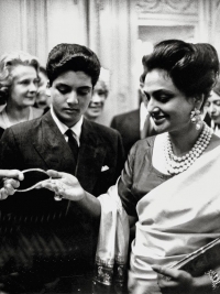 Sita Devi of Baroda seen with her son Princie appreciating the pink diamond named after her son Princie (Baroda)