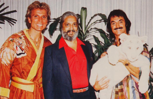 The Maharaja of Baroda, Fatehsinhrao Gaekwad, with Siegfried and Roy and Sitarra
