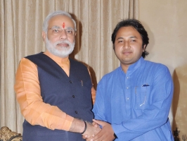 HH Maharaja Kamal Chandra Bhajdeo with Prime Minister Shri Narendra Modi (Bastar)