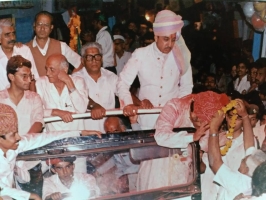HH Maharaja Gaj Singhji convassing for Thakur Jaswant Singh of Jasol, Thakur Nahar Singh of Jasol and Thakur Manohar Singh of Bera can be seen standing beside Bapji