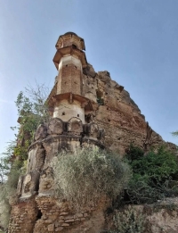 Bateshwar Fort, located on the banks of the Yamuna River in Agra district of Uttar Pradesh, was built in the 17th century by Maharaja Badan Singh Bhadauria, the ruler of the Bhadawar state