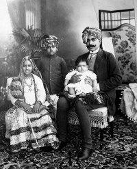 HH Maharaja Ganga Singhji of Bikaner alongwith his children, Maharajkumar Sadul Singhji, Maharajkumari Chand Kanwar and Maharajkumar Vijay Singhji (Bikaner)