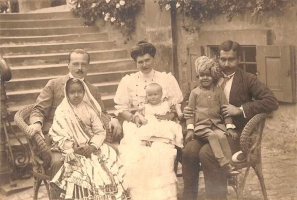 His Highness Maharaja Ganga Singhji with MKS Sadul Singhji and Princess Chand Kanwar Baisa and some European friends (Bikaner)