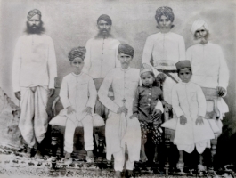 Maharaj Nahar Singh Ji Bikaner along with his children Rajkumar Jagmal Singh, Rajkumar Narain Singh, Rajkumar Prithvi Singh and an unidentified family member