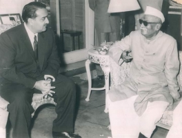 Maharaja Dr Karni Singhji of Bikaner with the President of India DR Rajendra Prashad (Bikaner)