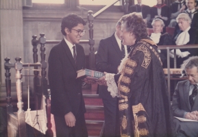 H.H.Raja Gopal Chand receiving prize from Lady Mayor, London (Bilaspur)