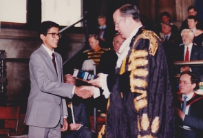 H.H.Raja Gopal Chand receiving prize from Lord Mayor, London