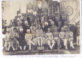 H.H. Raja Sir Anand Chand at Bilaspur Palace with other Maharajas (Bilaspur)
