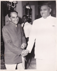 H.H.Raja Sir Anand Chand with Ministerji (Bilaspur)