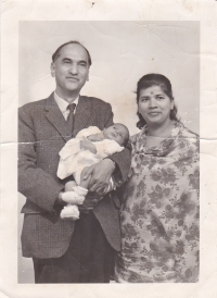 Raja Sir Anand Chand and Rani Lady Sudarshan Chand with Tika Baby Gopal Chand (Bilaspur)