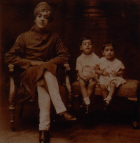 Maj. Siddh-Shri-Rajshree-Rawal Raghubir Singh of Bissau and Surajgarh, with his children, Chakrapani Singh and Sugan Kumari, c. 1936. (Bissau)