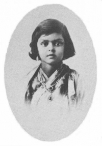 Princess Ayesha aka Maharani Gayatri Devi at childhood