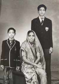 Standing Right:Thakur Sahab Devi Singh Ji, standing left: Thakur Sahab Inder Singh Ji, sitting: Thakurani Rasal Kanwar of Perwa