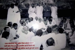 Diwan Keshvendra Singh Judeo meeting with Atal Bihari Vajpayee (Dhurwai)