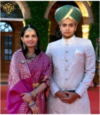 Maharaj Kumari Trishika Baiji Lal Saheba (H.H. Maharani Trishika Kumari Ju Devi Ammanni Avaru of Mysore) with her husband H.H Maharaja Yaduveer Krishnadatta Chamaraja Wodeyar of Mysore
