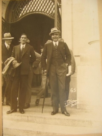 Lt. Col. Jeoraj Singh with Maharaja Ganga Singh of Bikaner at London (Harasar)