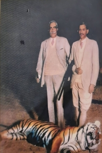 Rao Bahadur Thakur Jeoraj Singh Ji with His Highness Ganga Singh Ji of Bikaner (Harasar)