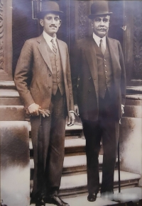 Thakur Jeoraj Singh Ji with HH Maharaja Ganga Singh Ji of Bikaner