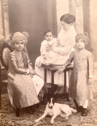 Daljit Singh, Amar Singh, and then infant Umeg Singh (Idar)