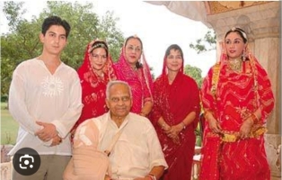 HH Maharajadhiraj Bhavani Singh of Jaipur with HH Maharani Sahiba Padmini Devi, Maharajkumari Diya Kumari, Raj Shree Maharaj Devraj Singh of Isarda with Rajmata and Rajkumari of Isarda