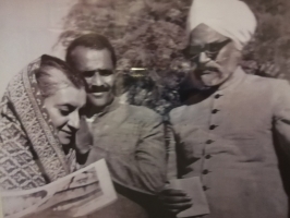 Padam Shri Rana Moti Singh (Punjab Pradesh Congress President) and Sardar Swaran Singh (foreign affairs minister of India) welcoming Indira Gandhi to Punjab