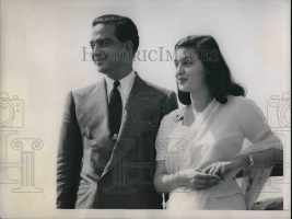 Maharaja of Jaipur Sawai Maan Singh II with his wife Maharani Gayatri Devi while arriving in New York by ship in 1948 (Jaipur)