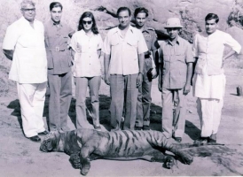 Shri Jai Narain Vyas CM of Rajasthan, M.K.Brijraj Singh of Kotah, Maharani Gayatri Devi, Maharaja Man Singh, Rajpramukh Rajasthan, M.K. Bhawani Singh of Jaipur, Maharao Bhim Singh of Kotah (Jaipur)