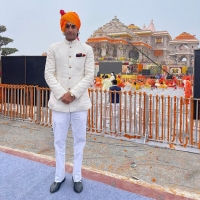 The Maharaja of Jaipur, Sawai Padmanabh Singh, at Ayodha for the Prana Pratishtha of the idol of Shree Ram (Jaipur)