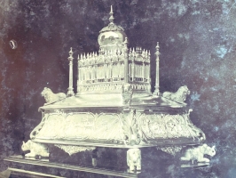 A picture of the Gold Casket gifted to H.E. Viscount Goschen by H.H. Maharajah Lieutenant Ram Chandra Dev IV. It was manufactured by V. Subramania Iyer, a renowned jeweller of Madras.