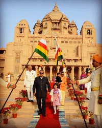 His Highness Maharajadhiraja Maharaja ShriÂ GAJ SINGHJIÂ II Sahib Bahadur, Maharaja of JodhpurÂ with his family