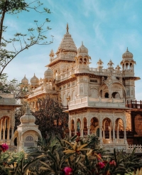 Jaswant Thada was built by Maharaja Sardar Singh Rathore of Jodhpur in the memory of his father Maharaja Jaswant Singh Rathore