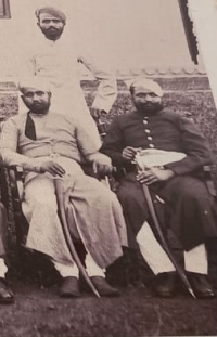 Thakur Khuman Singhji with Maharaja Raghunath Singhji Bavlas at Sajjan Niwas (1928) (Kankarwa)