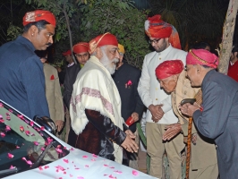 Maharaj Sahib Karan Singh ji of Karjali and family at Karzali House receiving Shriji for Banola of Lakshyaraj Singh Mewar (Karjali)