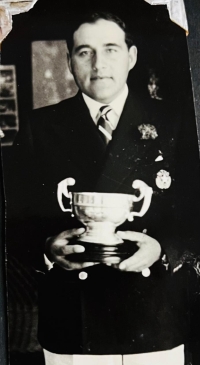 Raja Hari Chand Raj Singh (Founder Boat House Club ) holding the Yatch Trophy