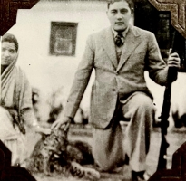 Raja Hari Chand Raj Singh and Rani Padma Devi with their lepord trophy
