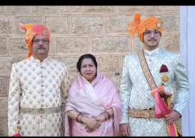 Raja Yogeshwar Raj Singh, Rani Kriti Singh with Yuvraj Maikaleshwar Raj Singh (Kawardha)