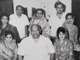 Late HH Major.Raja Virendra Bahadur Singh with family