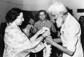 Rani Saheb Vijaya Devi of Kotda Sangani with artist, MF Husain