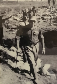 Lt.Gen Sagat Singh leading his troops during 1971 war