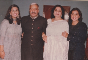 Thakur Col. Ran Vijay Singh with family (Kusumdesar)