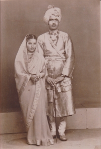 Thakur Lt.Gen Sagat Singh and Kamla Devi of Unnao (Kusumdesar)