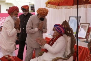 Cousins KS Devendrasinh Jadeja and KS Raghurajsinh Jadeja greeting at the Raj Tilak ceremony (Kutch)