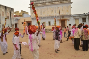 Gher dance performed by villagers on Holi at Mohrra Garh (Mohrra)