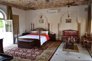 Mundota Palace Room